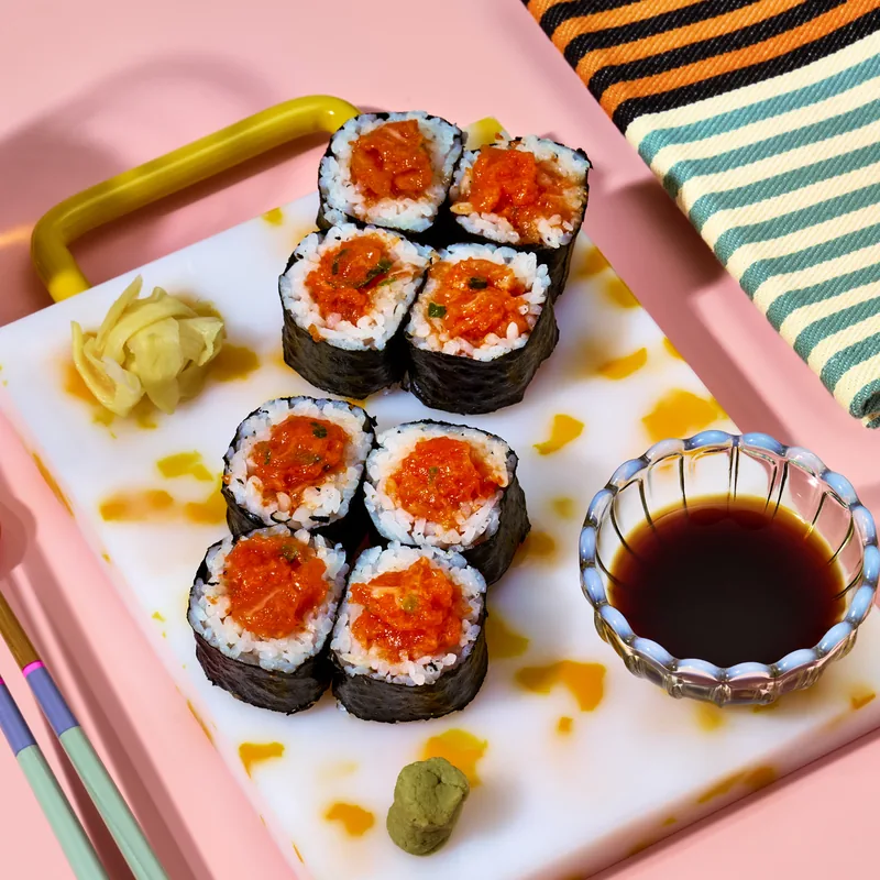 Spicy Salmon Roll (8pc)