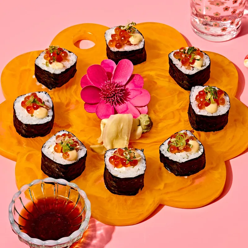 Salmon Cream Cheese Roll (8pc)